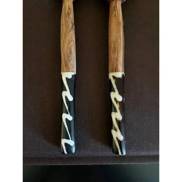 Pair of Kenyan Hand Carved Olivewood Spoons with Bone Handle - Picture 3 of 5